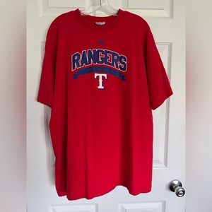 Size XL VINTAGE MAJESTIC TEXAS RANGERS BASEBALL red shirt sleeved Tshirt.